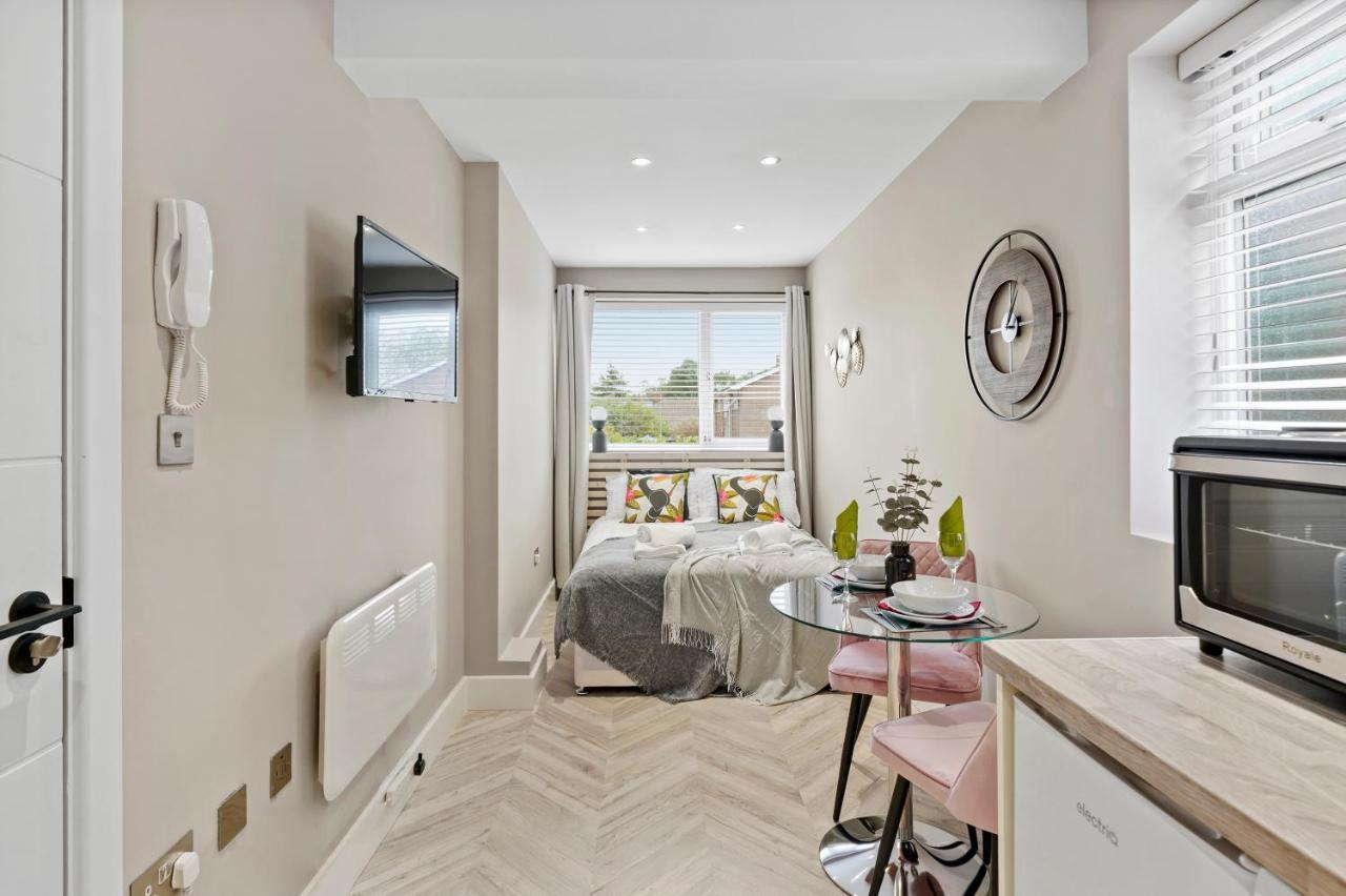 Ferienwohnung Boutique Heathrow Studio'S - Parking - Garden Harmondsworth Exterior foto
