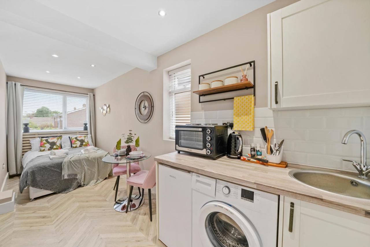 Ferienwohnung Boutique Heathrow Studio'S - Parking - Garden Harmondsworth Exterior foto